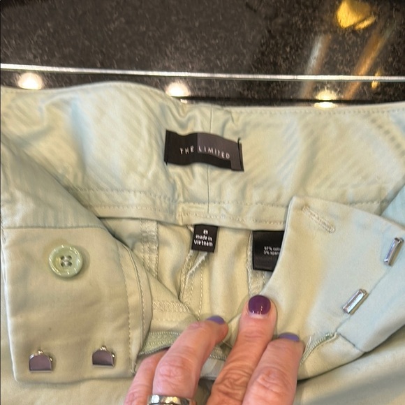 The Limited Cream Tailored‎ Shorts - Picture 4 of 6